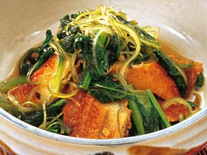 うなぎと小松菜、くき糸ワカメの煮浸し